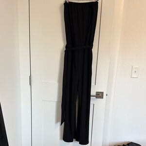 Elegant Black Jumpsuit with Professional Style with Pockets!